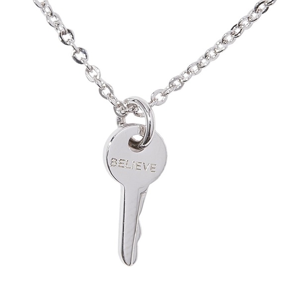 🌸 THE GIVING KEYS - Mini Key Necklace Silver🌸 - Picture 5 of 5